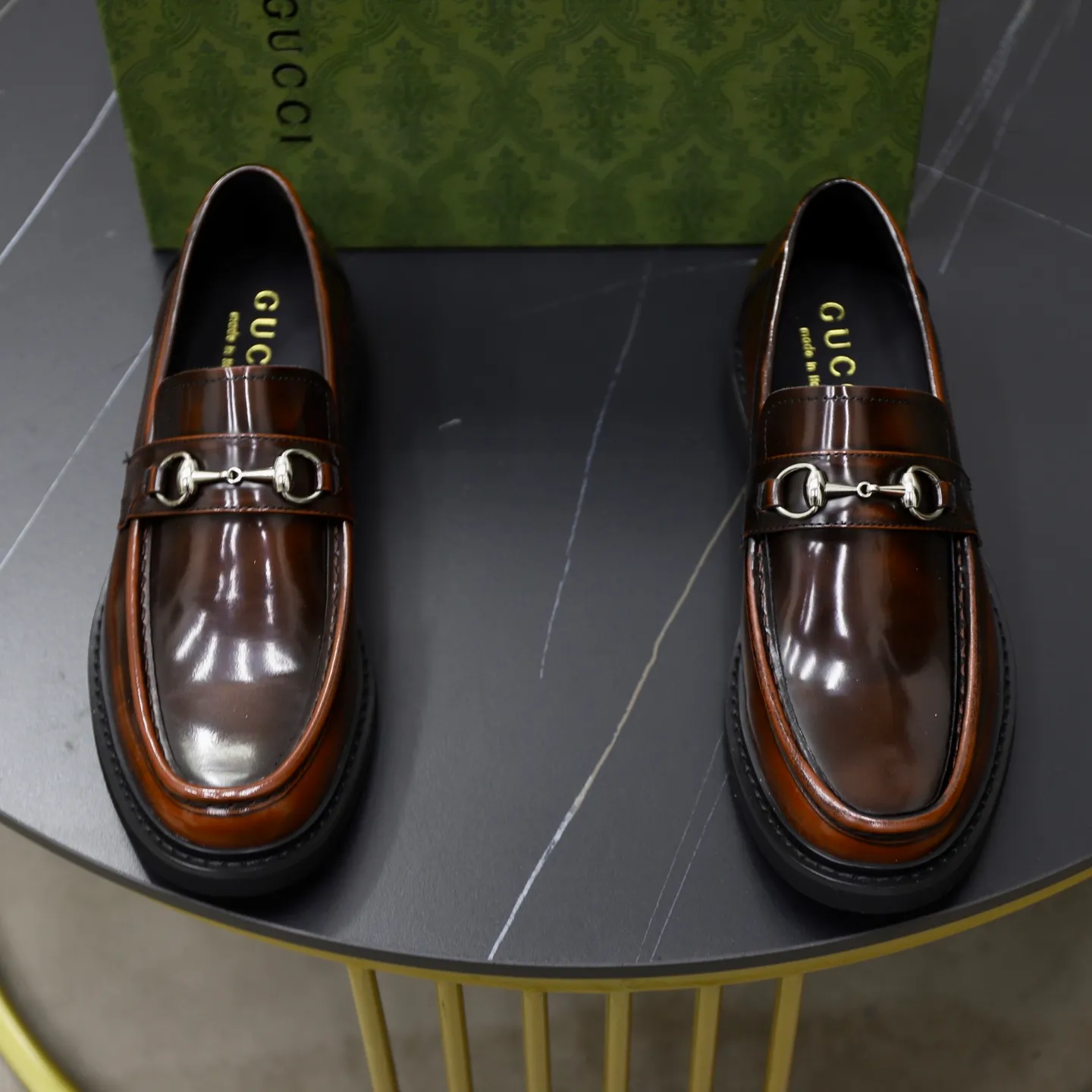 Ex-factory price: 540💰🙅‍♂️🙅‍♂️🙅‍♂️ Brand: GUCCI Standard code: Men's code 38-44 (45 can be customized) Grade: Same style as the official website Original order quality Material: Original cowhide surface Comfortable cowhide lining Original outsole Style category: Men's fashionable casual leather shoes Distinguished big-name luxury elements Top luxury Color: actual picture color